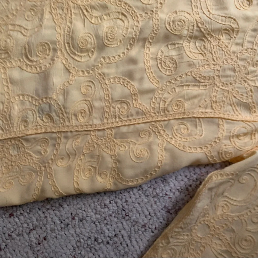 CHICOS SCALLOPED TOP - Picture 5 of 8